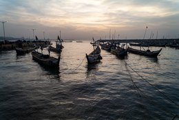 Accra;-Ghana;-Jamestown;-fishing-harbour;-Jamestown-harbour;-pirogue;-wooden-fishing-boat;-fishing-canoe;-sunrise;-golden-light;-artisanal-fishing;-fishing-community;-Gulf-of-Guinea;-West-Africa;-historic-district;-Sino-Ghanaian-cooperation;-maritime-infrastructure;-documentary-photography;-Kaleidos;-Kaleidos-images;-La-parole-à-limage;-Stories-Pictures;-Tarek-Charara